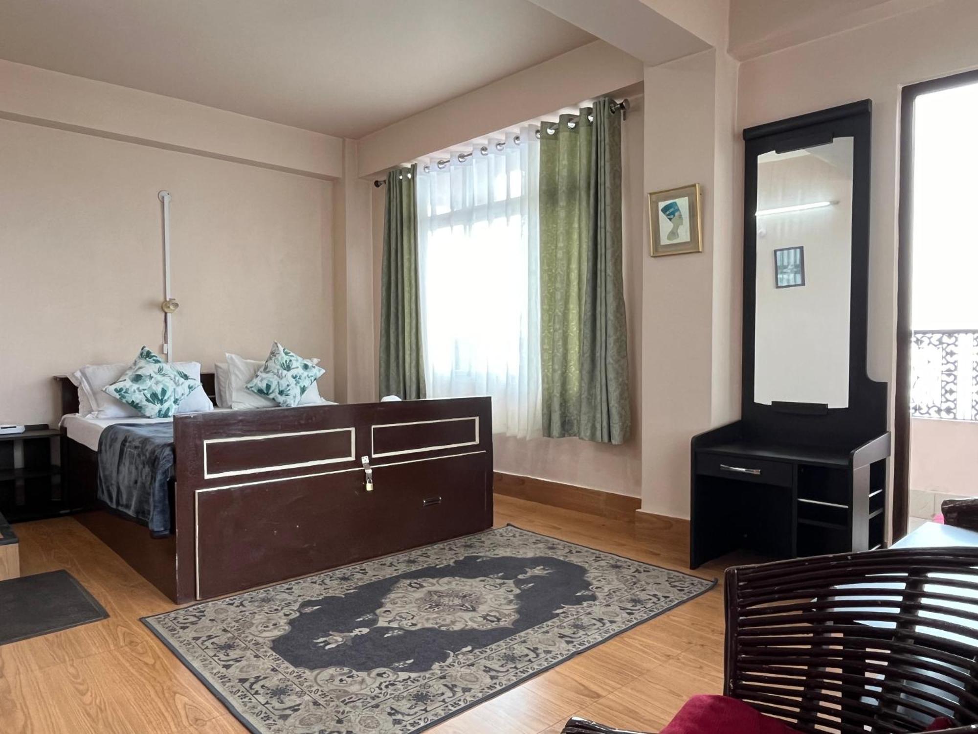 Primrose Apartment
