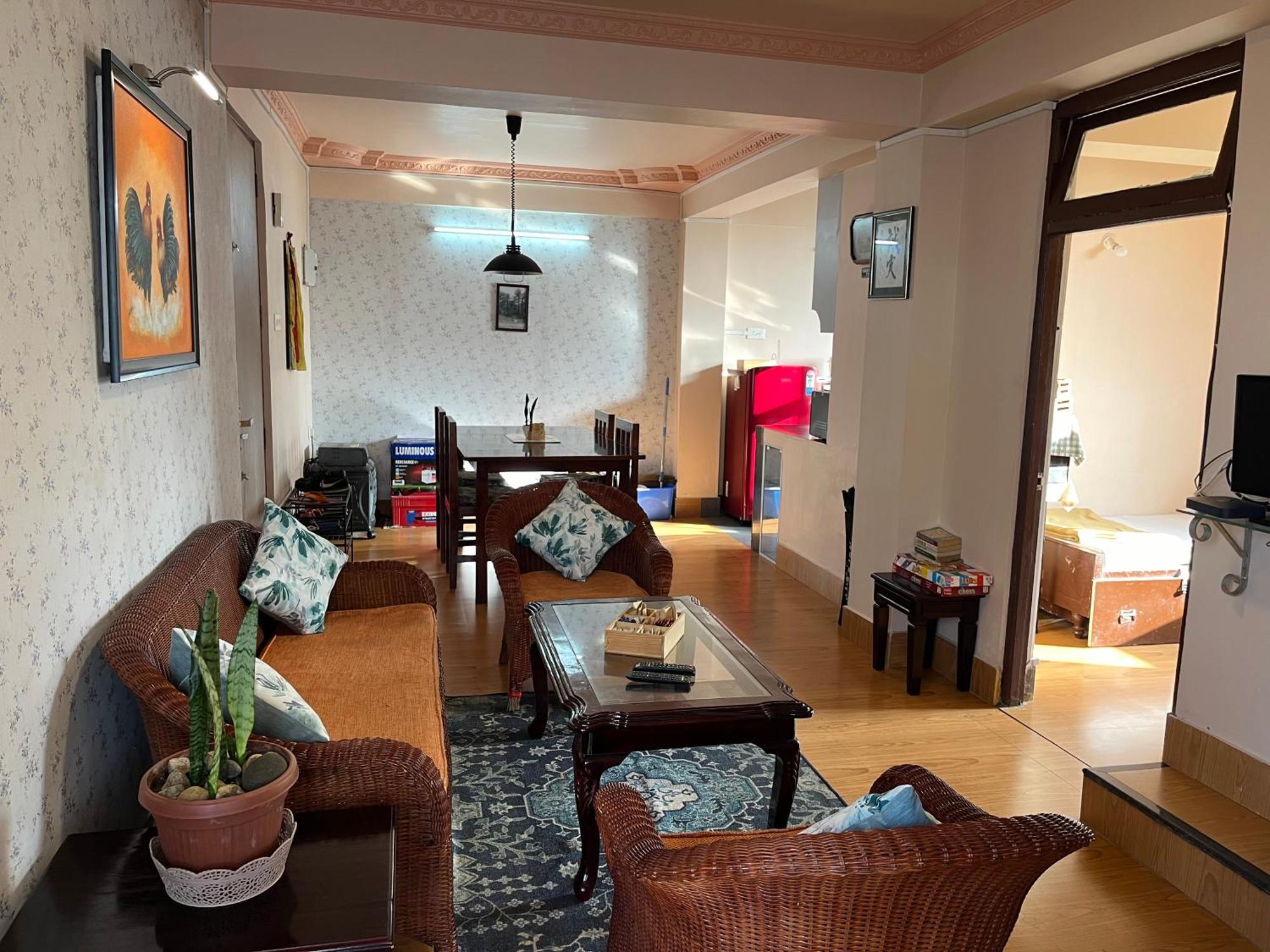 Primrose Apartment *